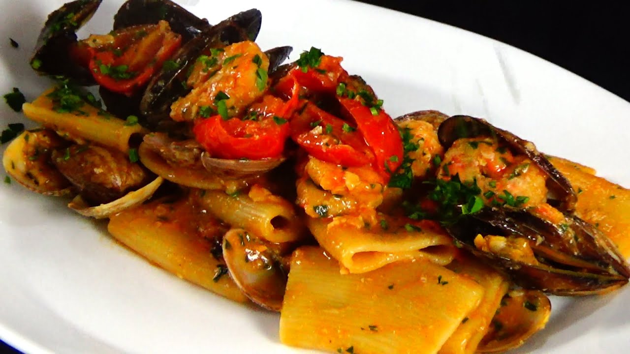 Paccheri ai frutti di mare - mai mangiati così buoni! - seafood pasta