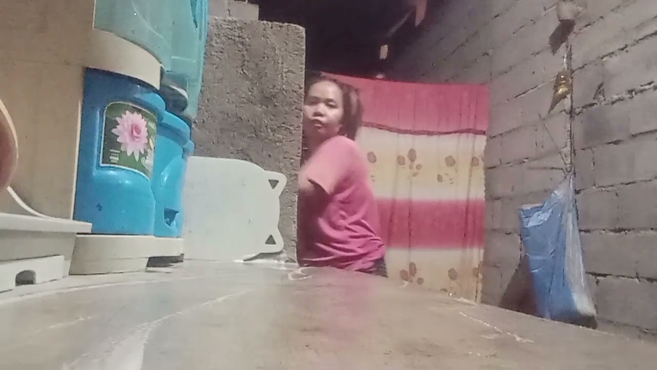 SAYO KAAU S BRAYN NAG MATA NG HIKAY SA PAG KAON N TAYLOR UG MYDEN  DN NG HAKO S VHEA S KAHOY 