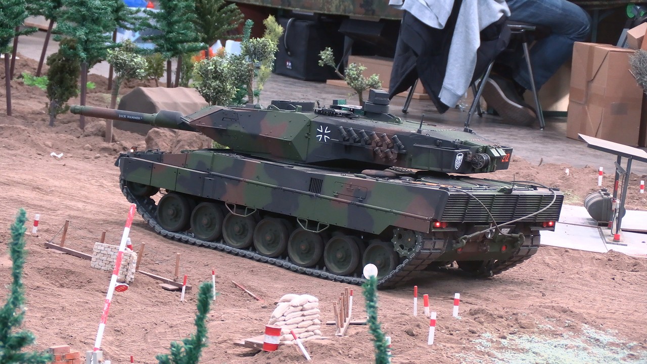 HUGE RC Leopard 2A5 - Scale 1/7 - 110 Kg #rc #modellbau #scalemodel #bundeswehr #tank