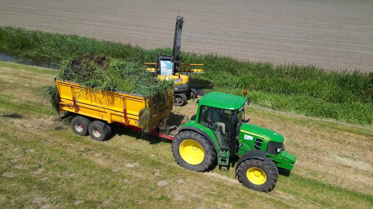 John Deere 6230 en mecalac 8mcr met maaikorf sloot maaien langs de Eem Amersfoort 4K DJI mini 3 pro