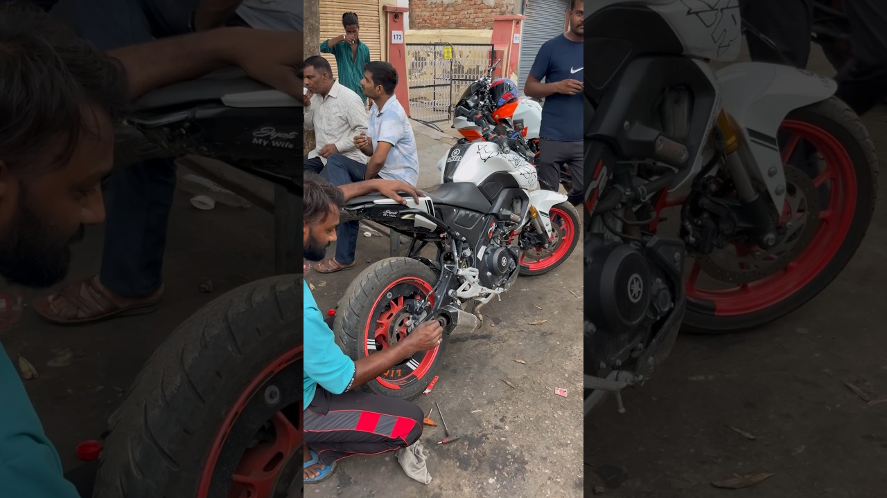 Akrapovic loud exhaust in Yamaha Mt15 😱 #akrapovic #loudexhaust #newmt15 #mt15 #viral #shahilkhan