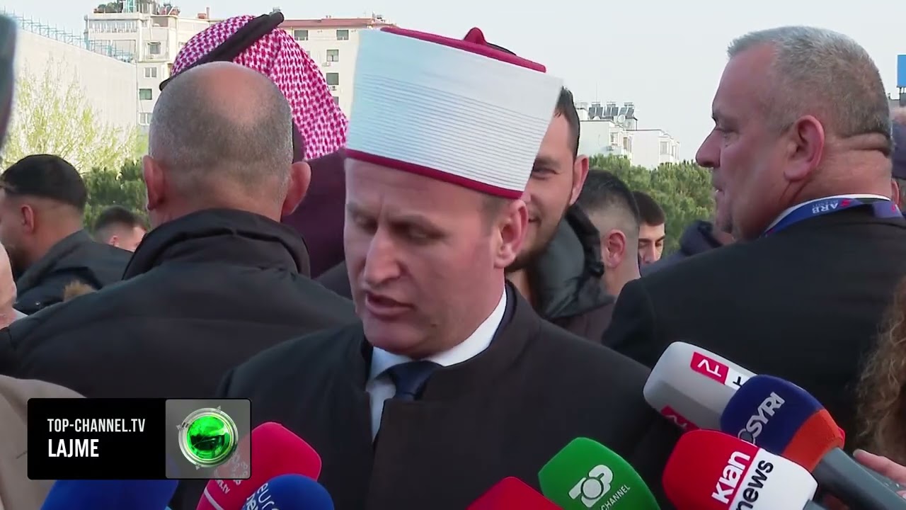 Top Channel/ Gëzuar Fitër Bajramin! Falja e mijëra besimtarëve në Tiranë në mbyllje të Ramazanit