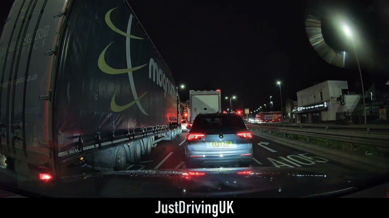 Driving from London to Luton Airport (A406, M1) 27/04/2024 Nighttime 4K