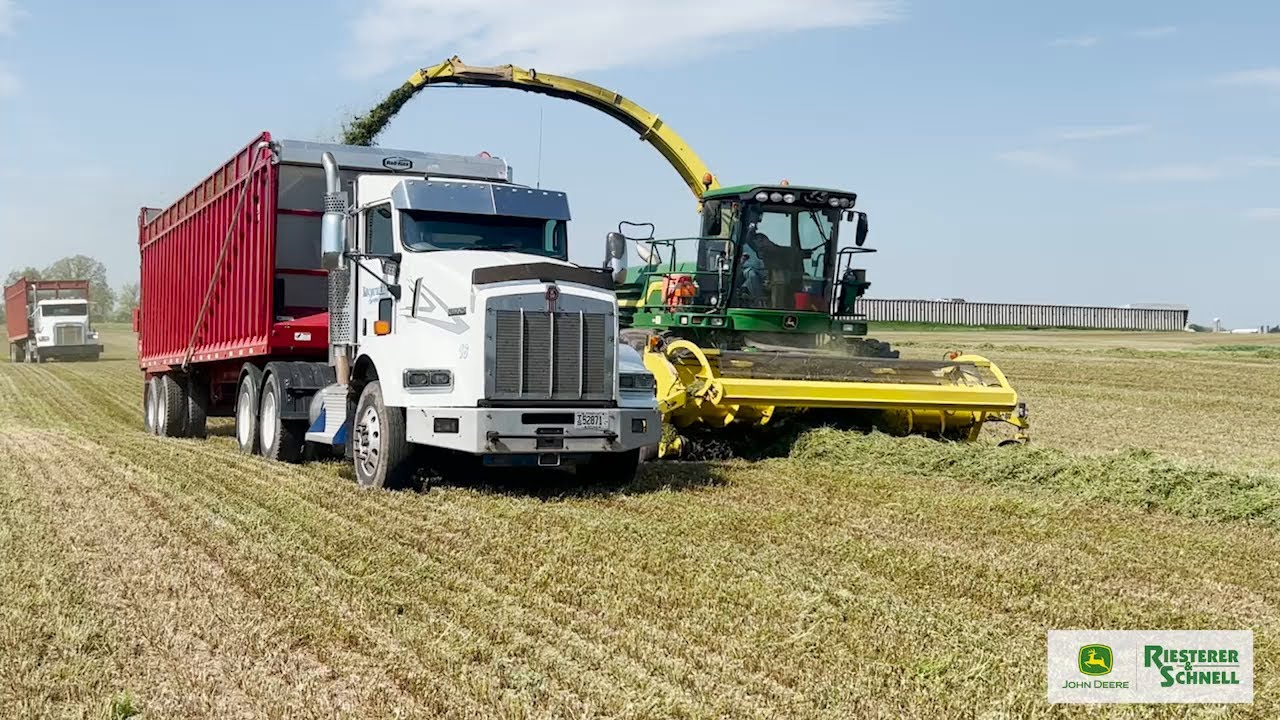 John Deere 7980 Self-Propelled Forage Harvester | Riesterer & Schnell