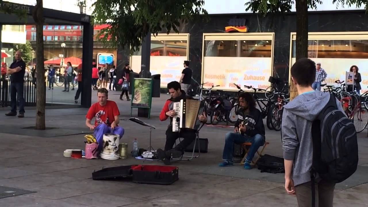 Stra&szlig;enmusikanten am Alexanderplatz
