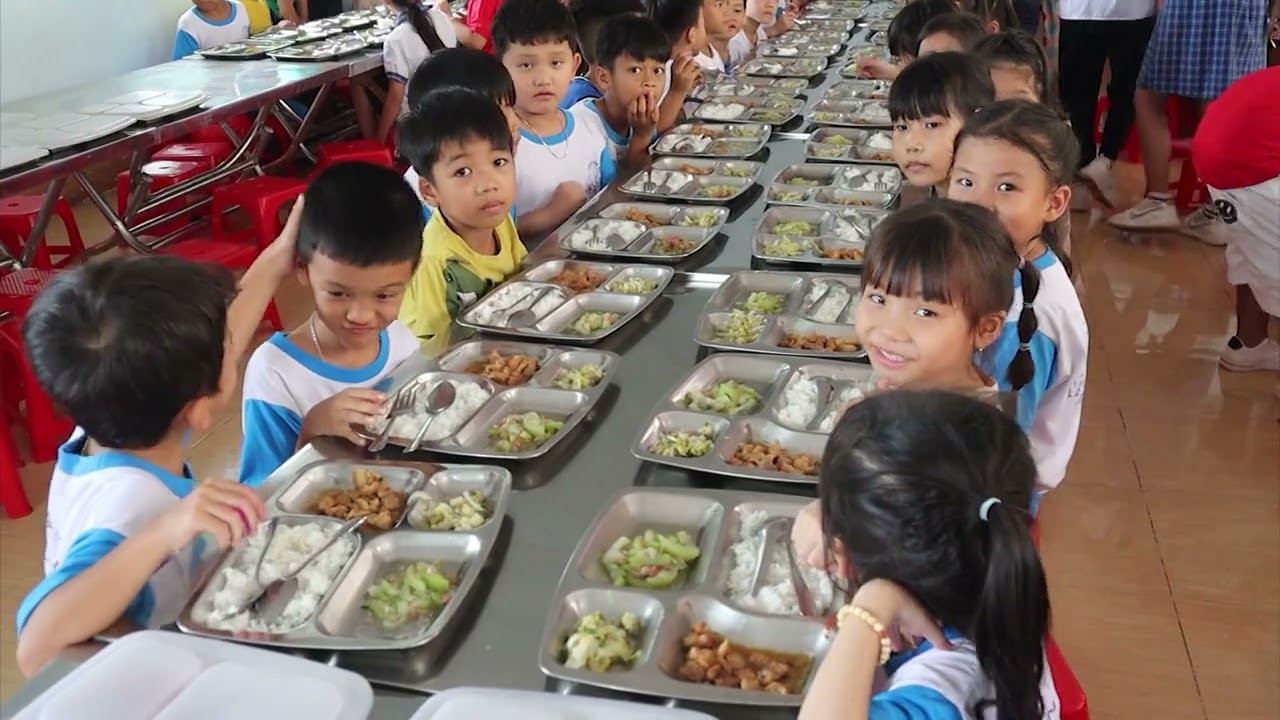 PHÓNG SỰ TRƯỜNG TIỂU HỌC TÂN XUÂN C  - 20 NĂM MỘT CHẶNG ĐƯỜNG