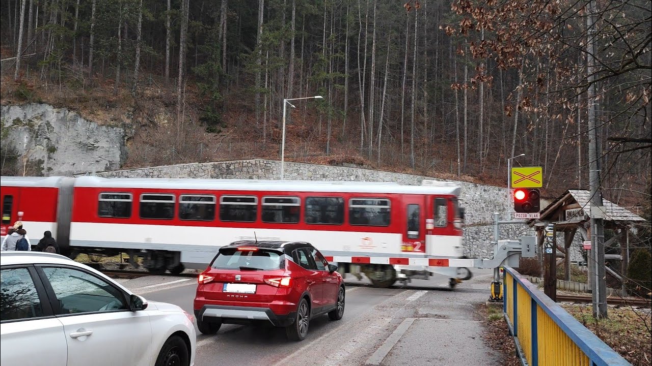 Železničný prejazd/Railroad crossing Rajecké Teplice● Os 3521 ● Rajecká cesta (4K)