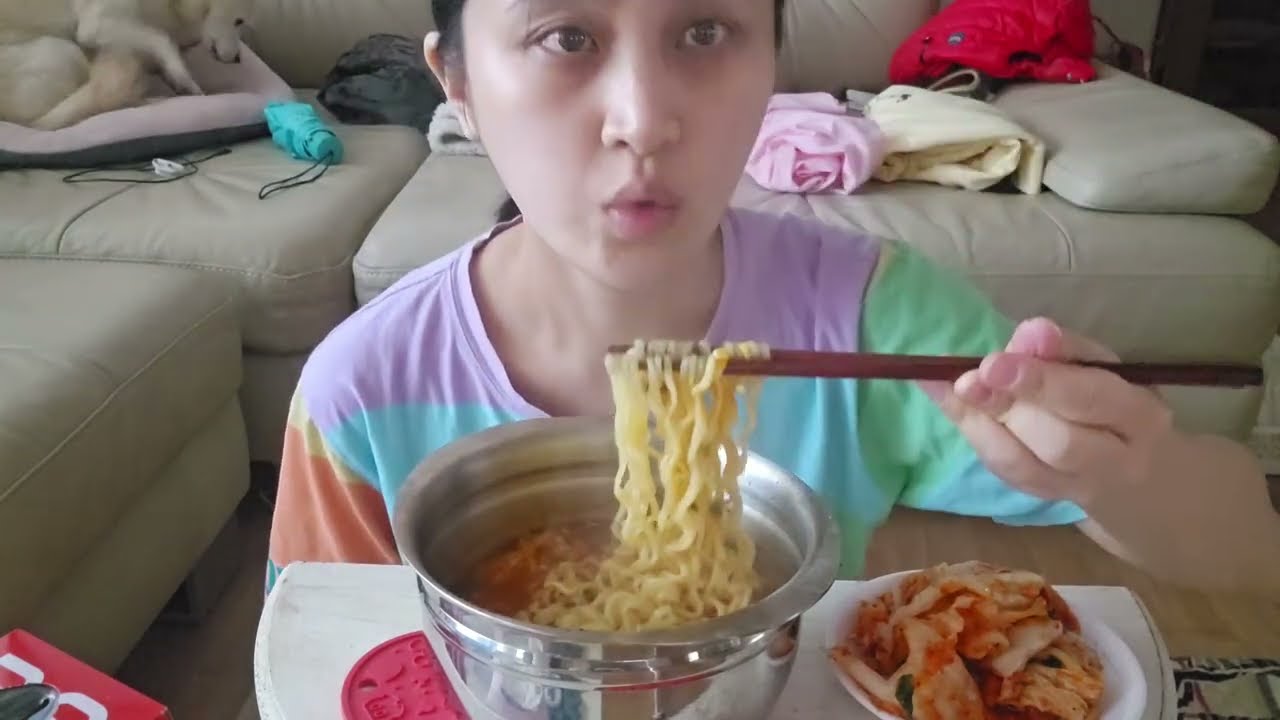 분양사기로 전 재산 잃은 백수 | 울다가 라면에 김치 #먹방 #라면 #분양사기 #백수