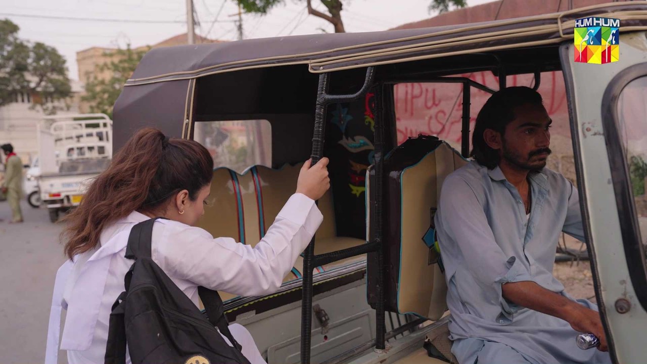 College Ka Bahana Kar Ke Larki Kahan Gayi...! #anikazulfikar #bombaytailors