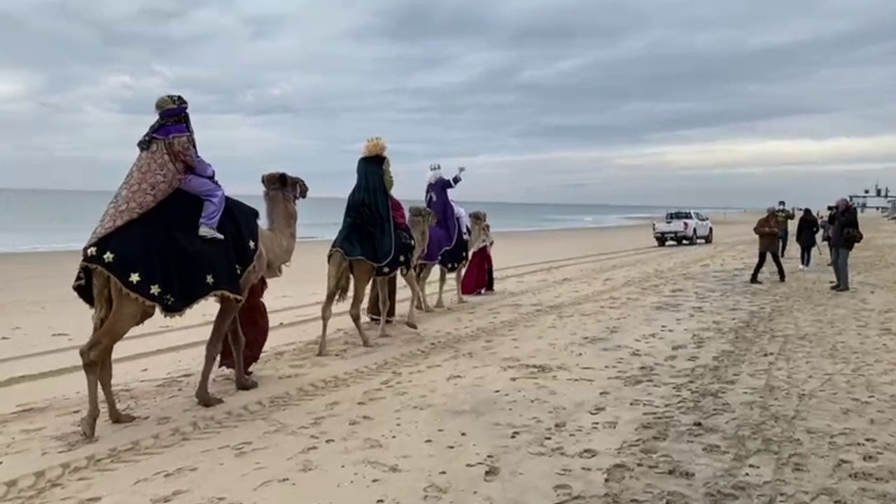Los Reyes Magos, en camello por Matalascañas