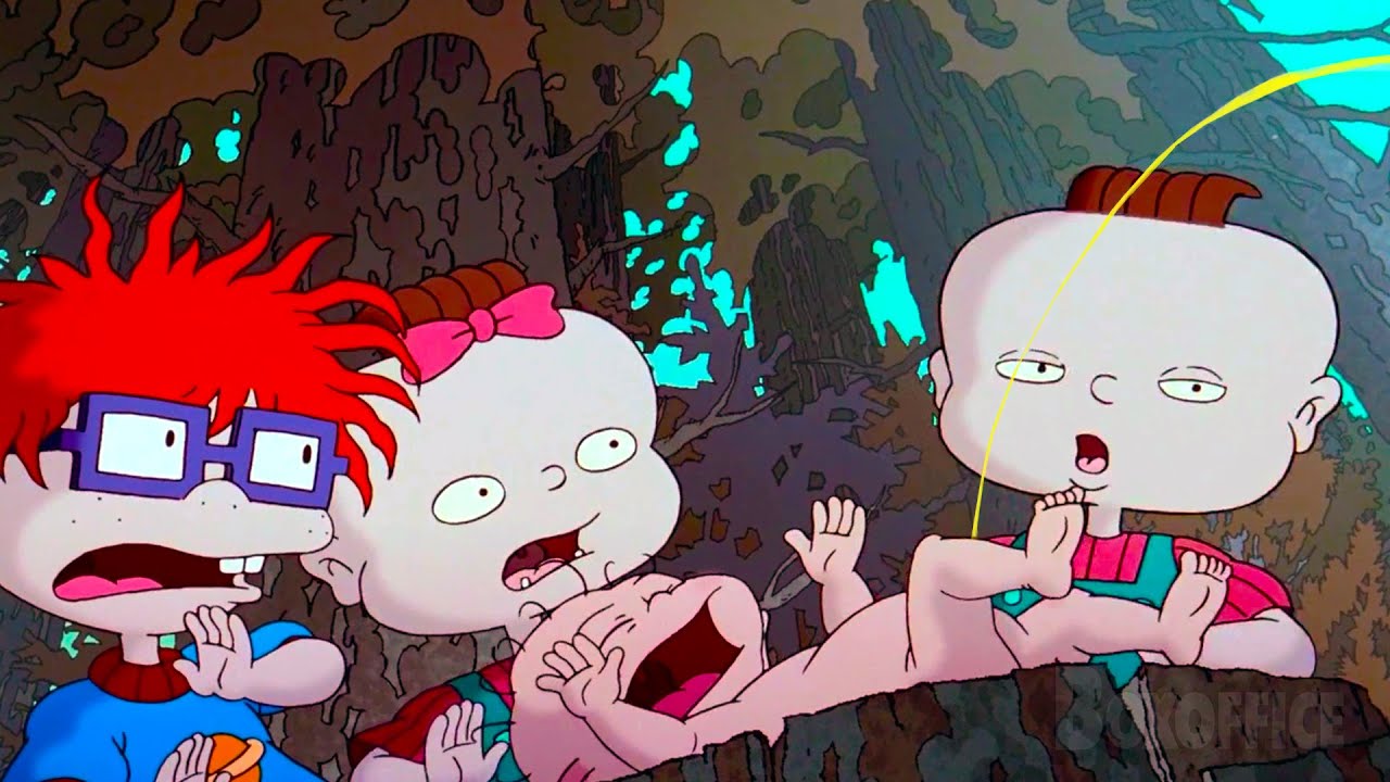 Los niños pequeños tratan de cambiar un pañal con caca | Rugrats: La película | Clip en Español