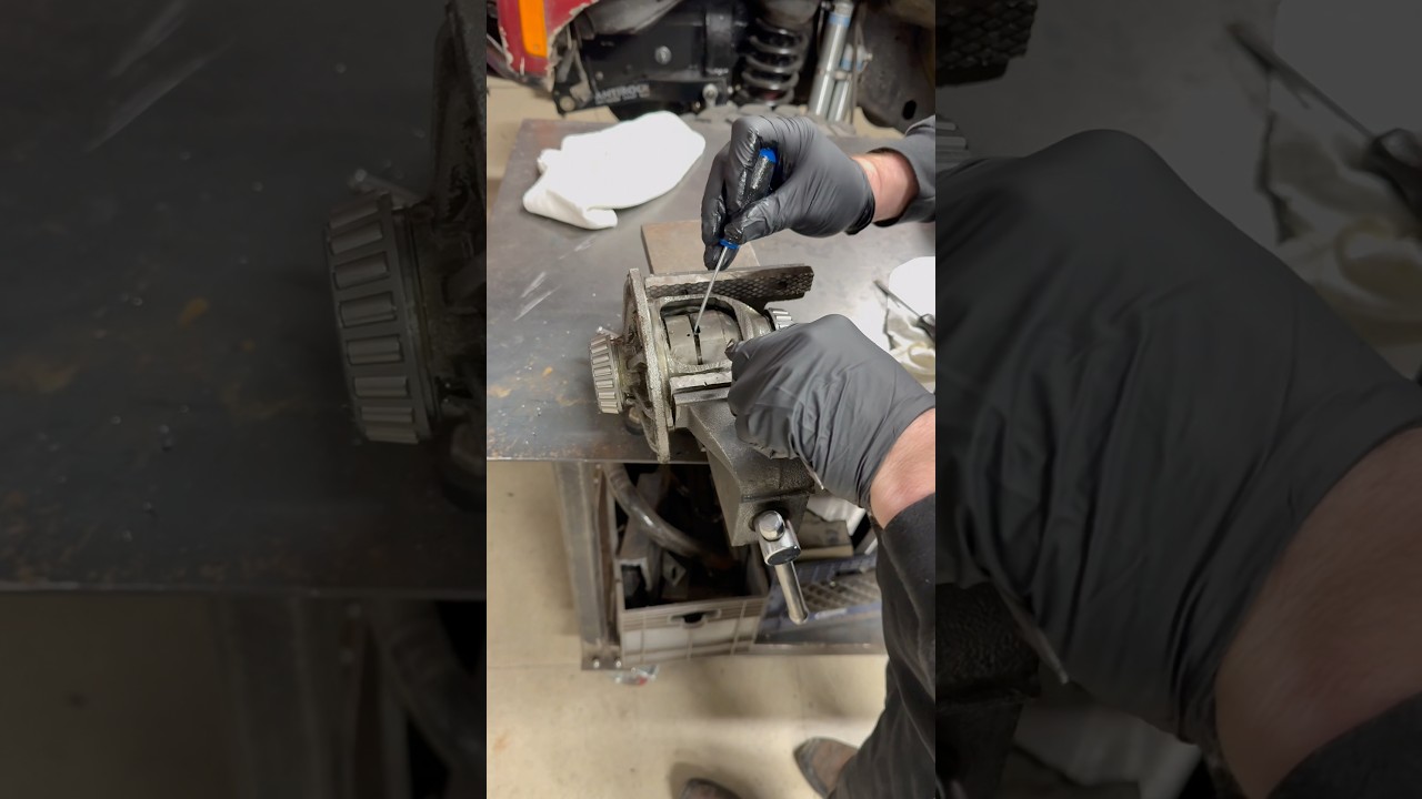 Removing dana 30 spartan locker #jeep #jeepxj #jeepcherokee #jeepcherokeexj #shorts #yukon