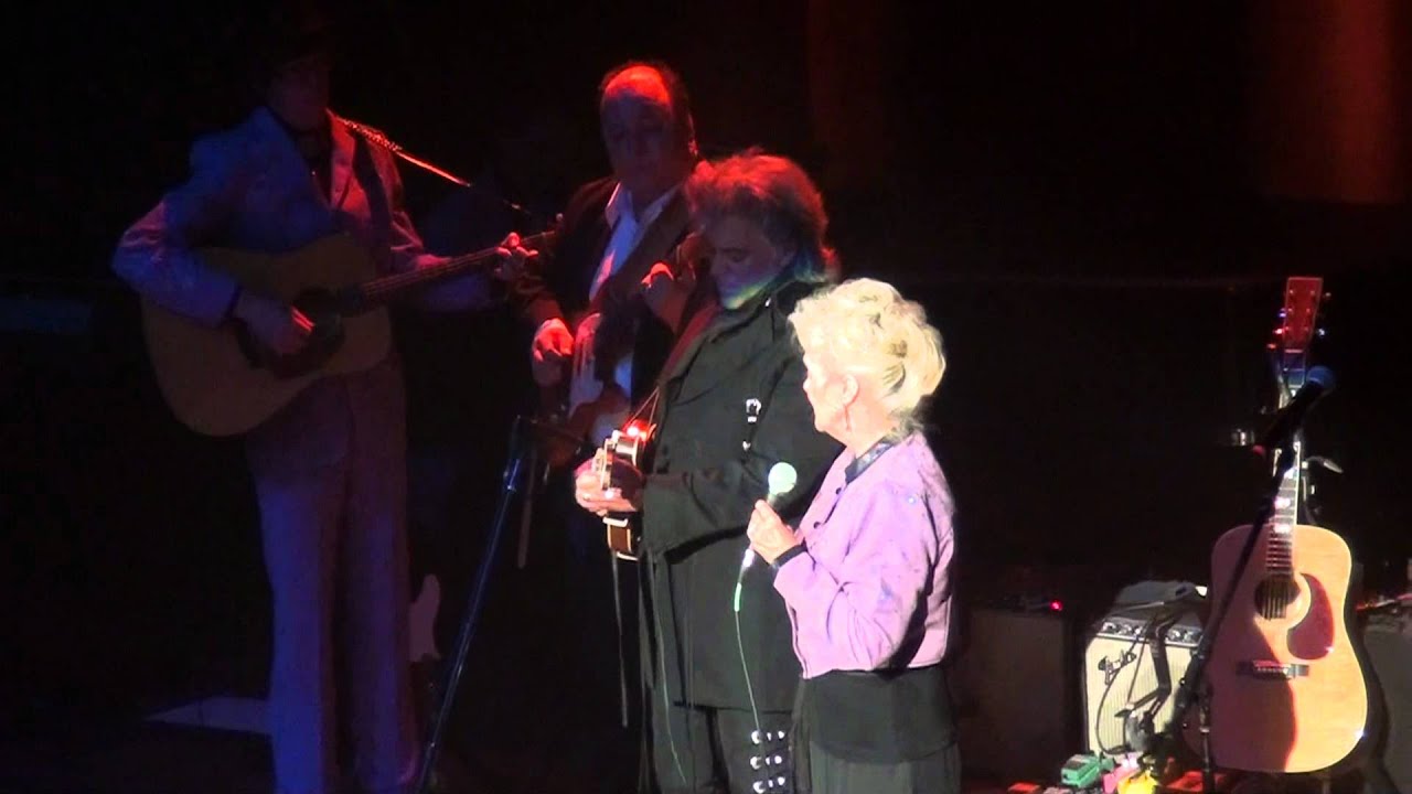 Connie Smith & The Sundowners with Marty Stuart - Looking For A Reason Not To Love You