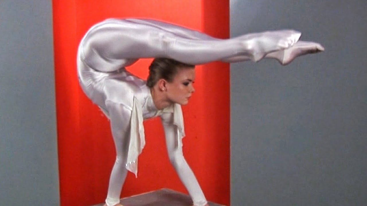 Acrobat Masha. Handstand Contortion.