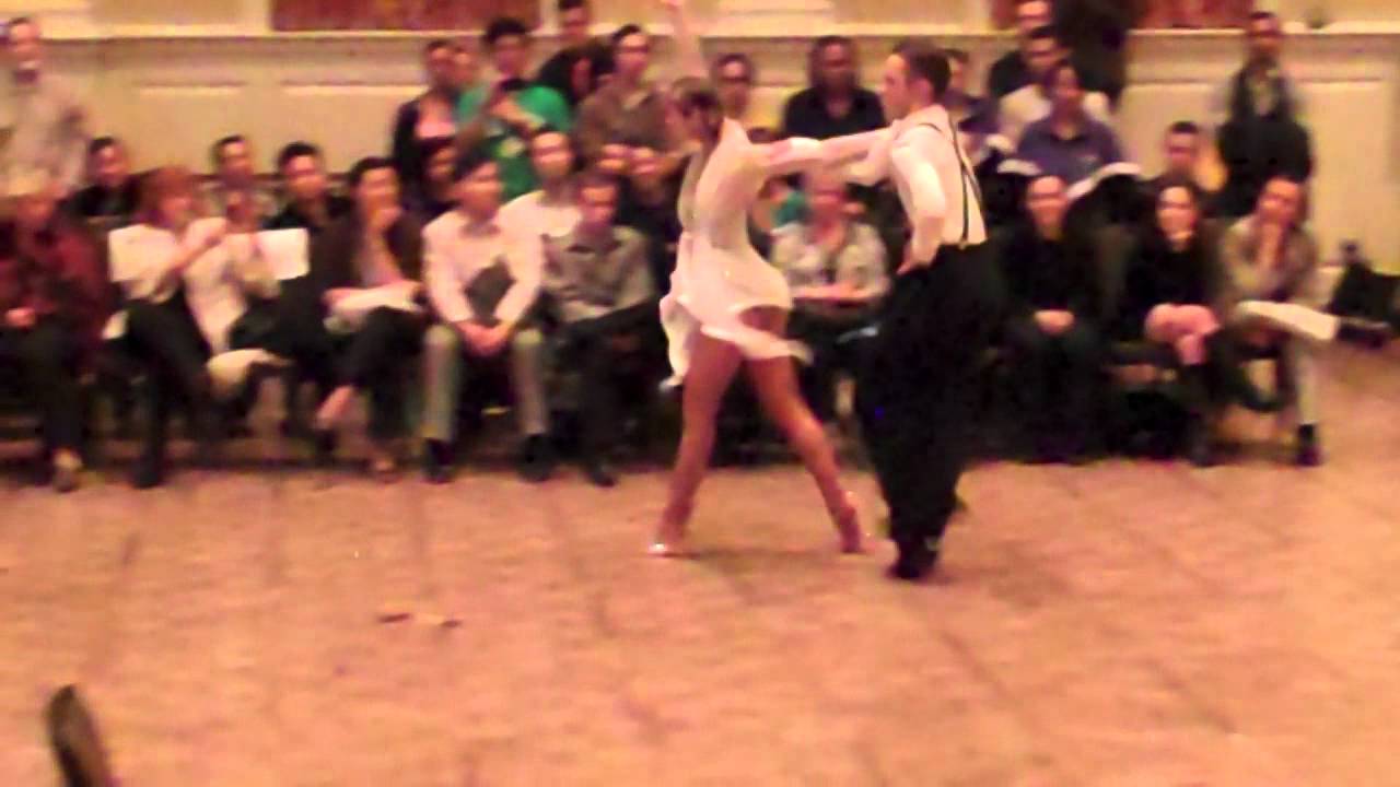 DCDI 2011 - Champ Latin - Sasha & Regina Samba Show Dance