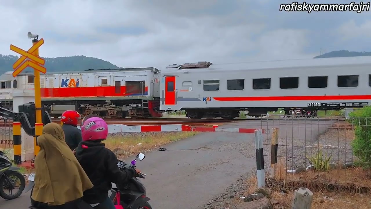 Palang Pintu Kereta Api | Level Crossing In Indonesia | Jan2026 | Ka Bangun Karta,Ka Argo Dwi Pangga