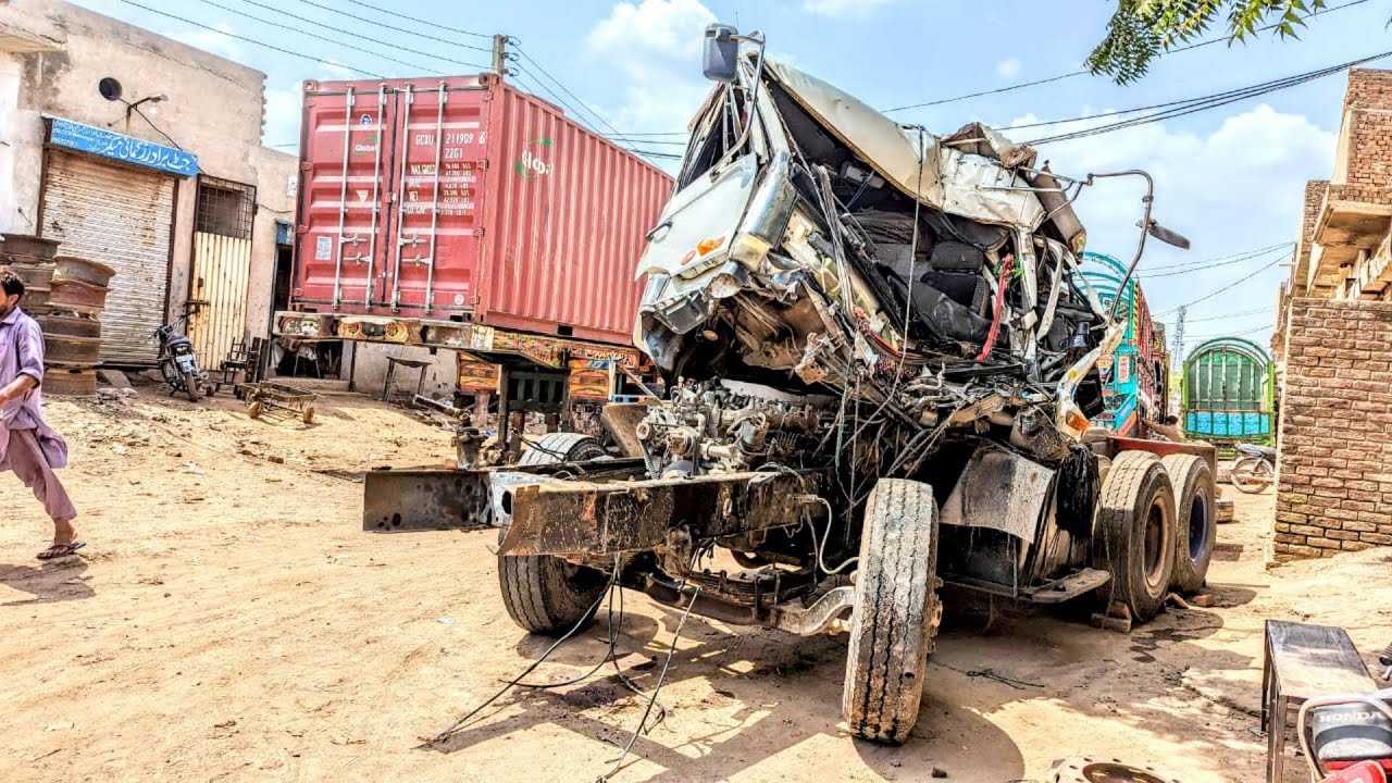 Hino Truck Accident Repair: From Scrap to Roadworthy | Truck Body Manufacturing