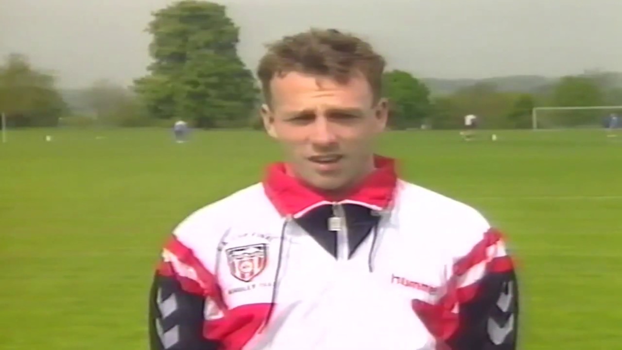 1992 - Don Goodman introduces the Sunderland team