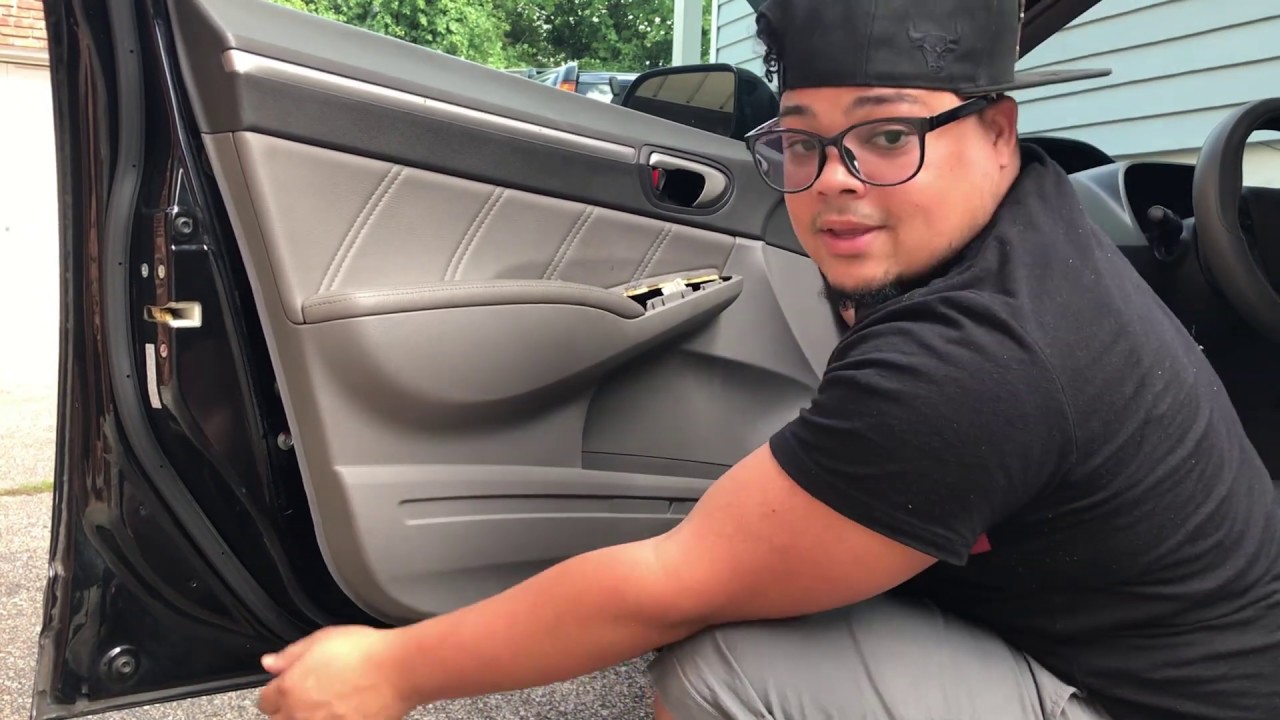 como desmontar cover o plastico de las puerta de un honda civic 2008