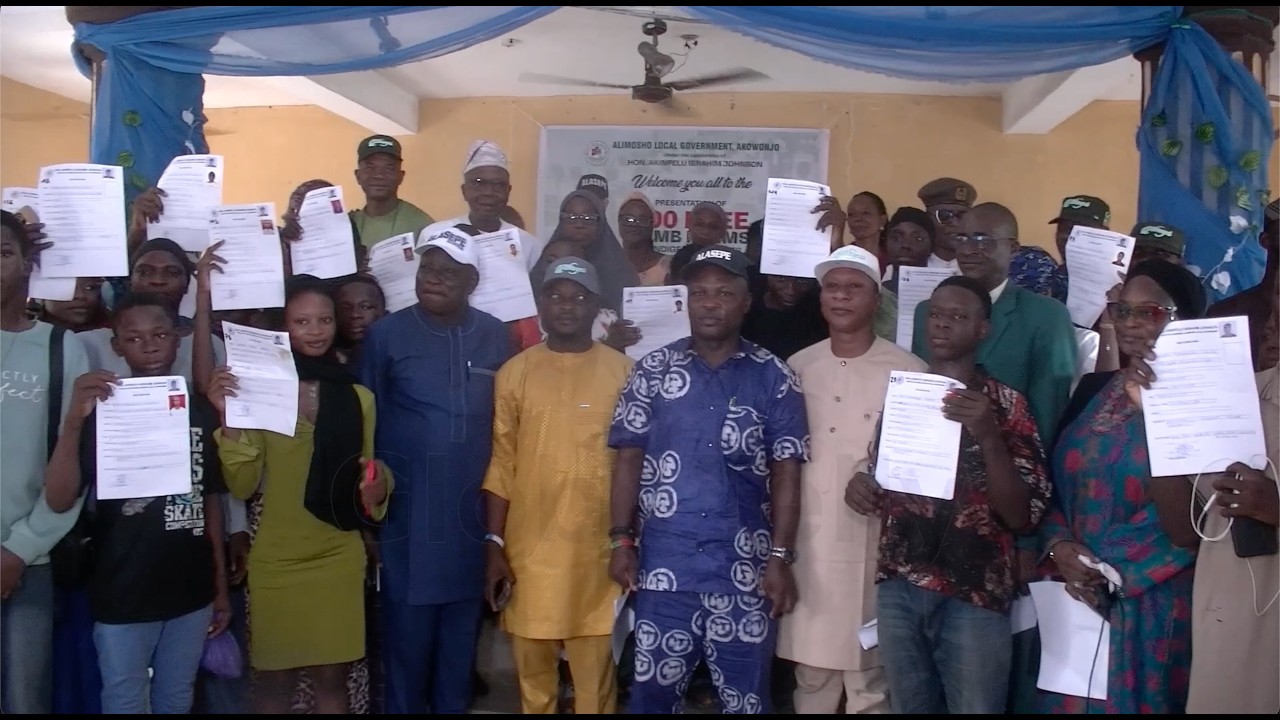 ALIMOSHO LG PRESENTS JAMB FORMS TO INDIGENT STUDENTS
