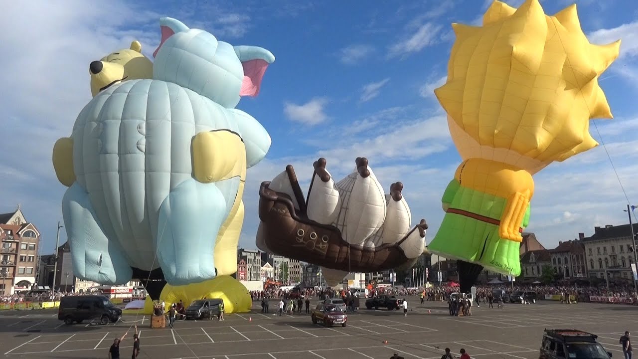 de speciale Luchtballonnen laten rechtstaan op de vredefeesten in sint niklaas  op 7 september 2024