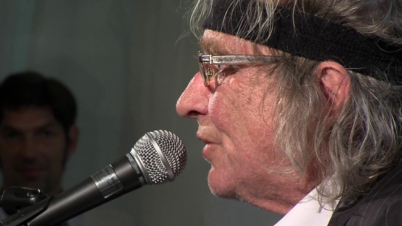 Die Blume aus dem Gemeindebau by Schiffkowitz