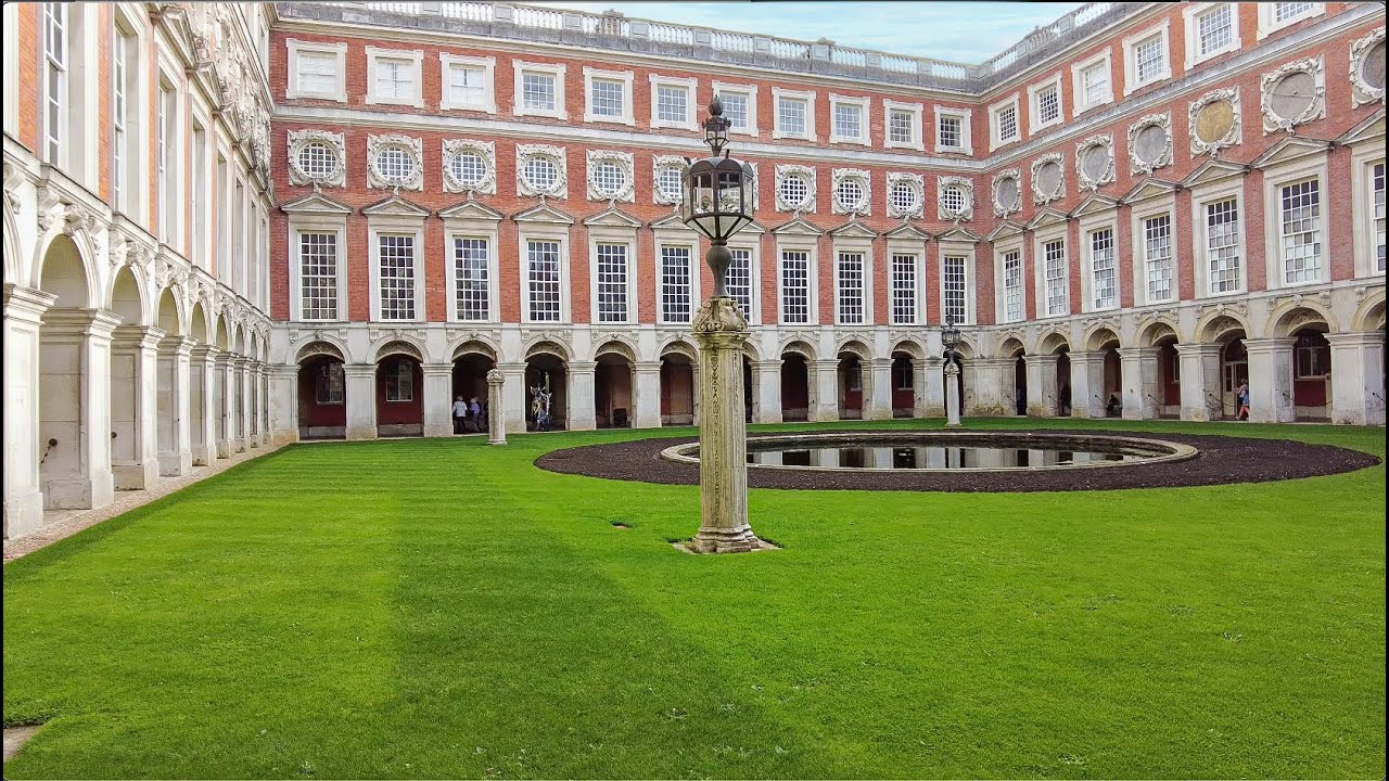 Hampton Court Palace | Tudor kitchens | William III's Apartments