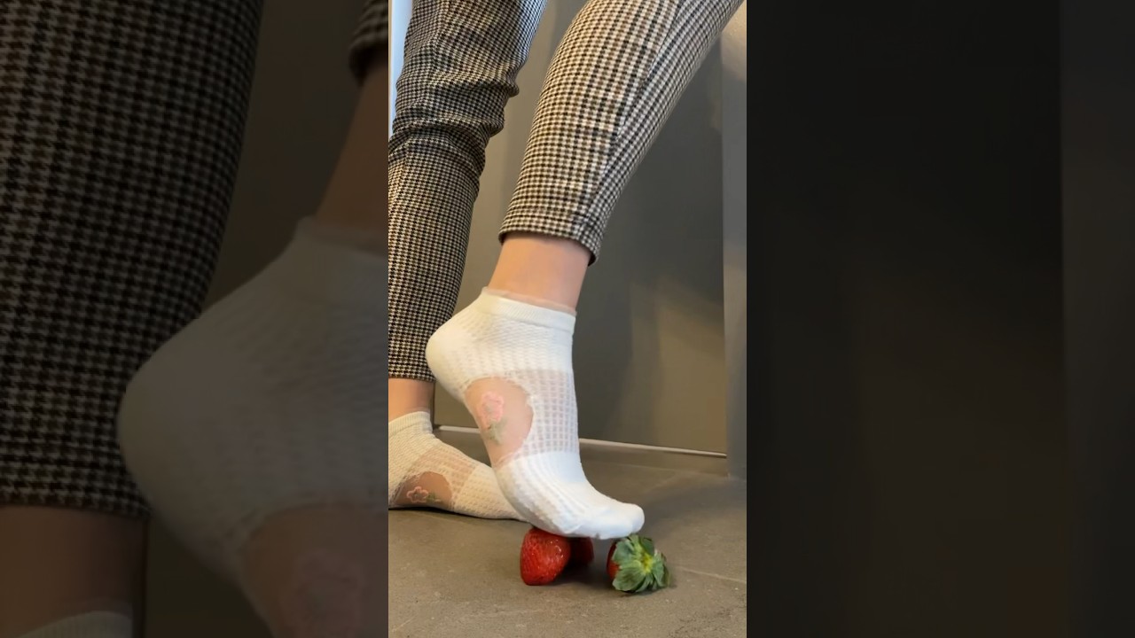 Strawberry and lovely socks 🍓🍓🍓￼ | ASMR & CRUSHING