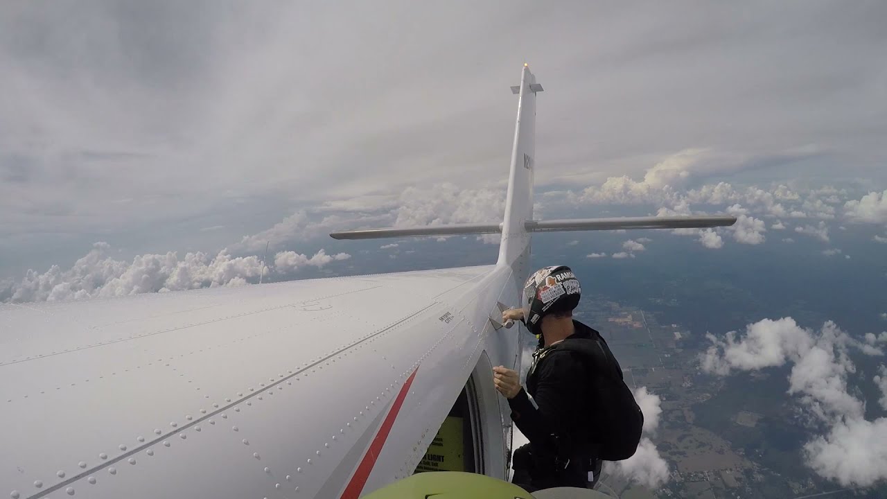 Skydive 6 Man Linked Train Exit