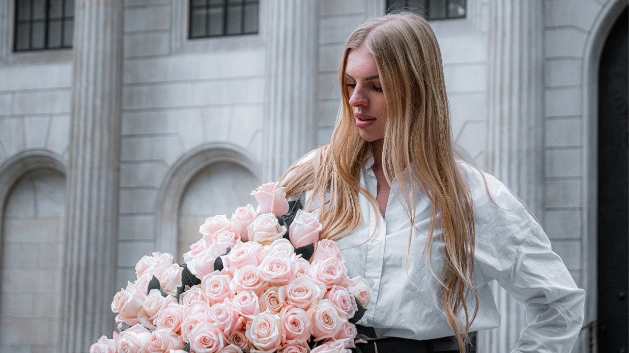 A Quiet POV Photoshoot at Bank, London