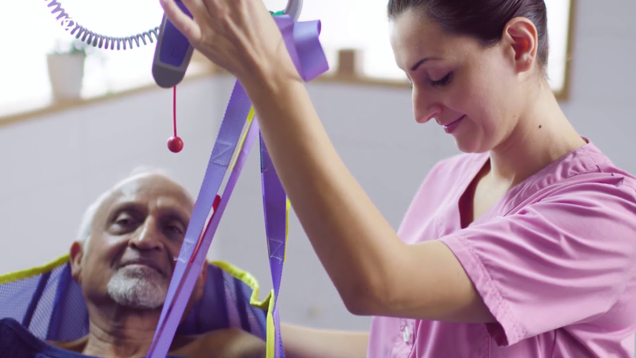 System2000 Maxi Sky 2 transfer a resident to bath using Ceiling Lift | Hygiene | Arjo Global