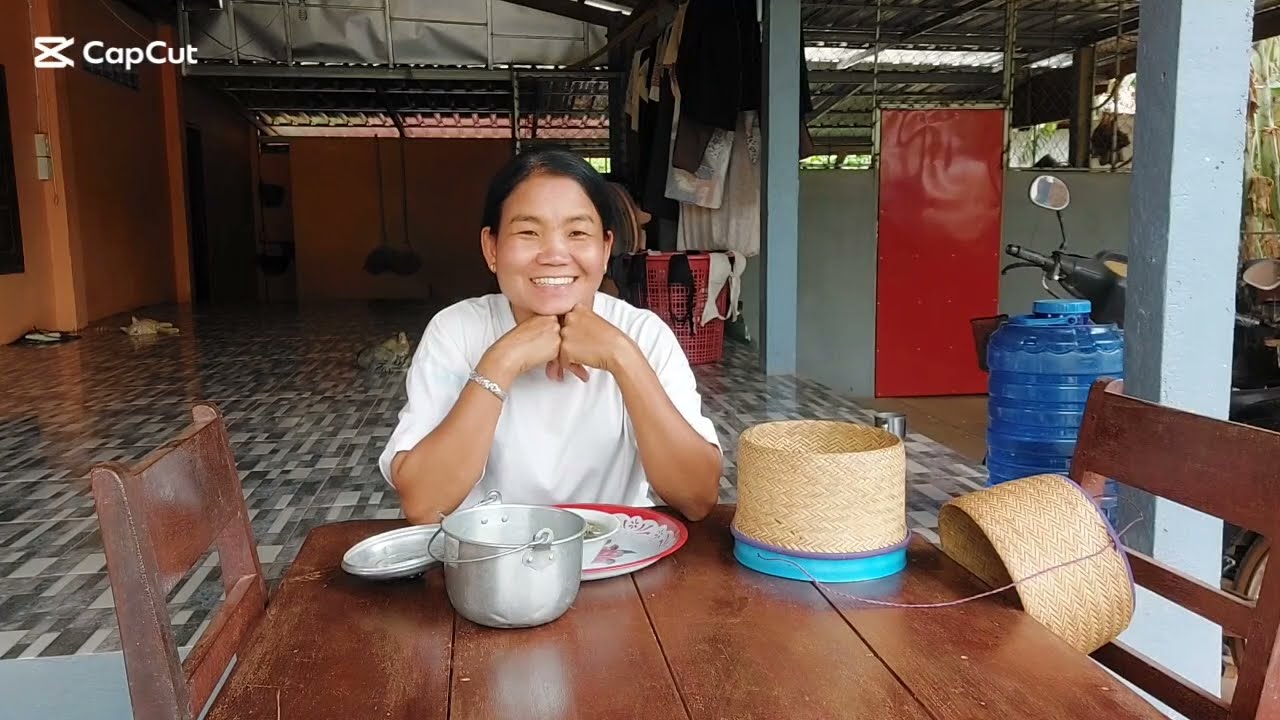กินข้าวเที่ยงสั๋วไก่