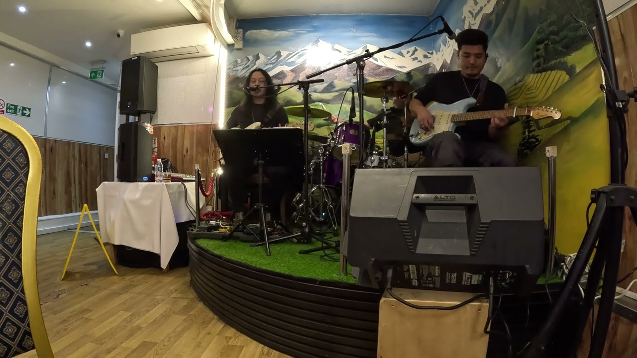 DAJU BHAI BAND LIVE - TIMI KATHMANDU SAHAR, MA DHUWA DHULO.