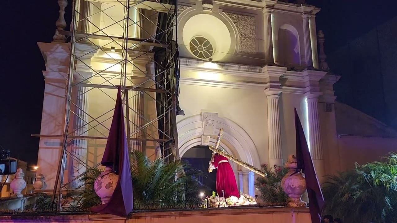 Entrada del Solemne Cortejo Procesional  del traslado de Jesús Nazareno de  las Indulgencia