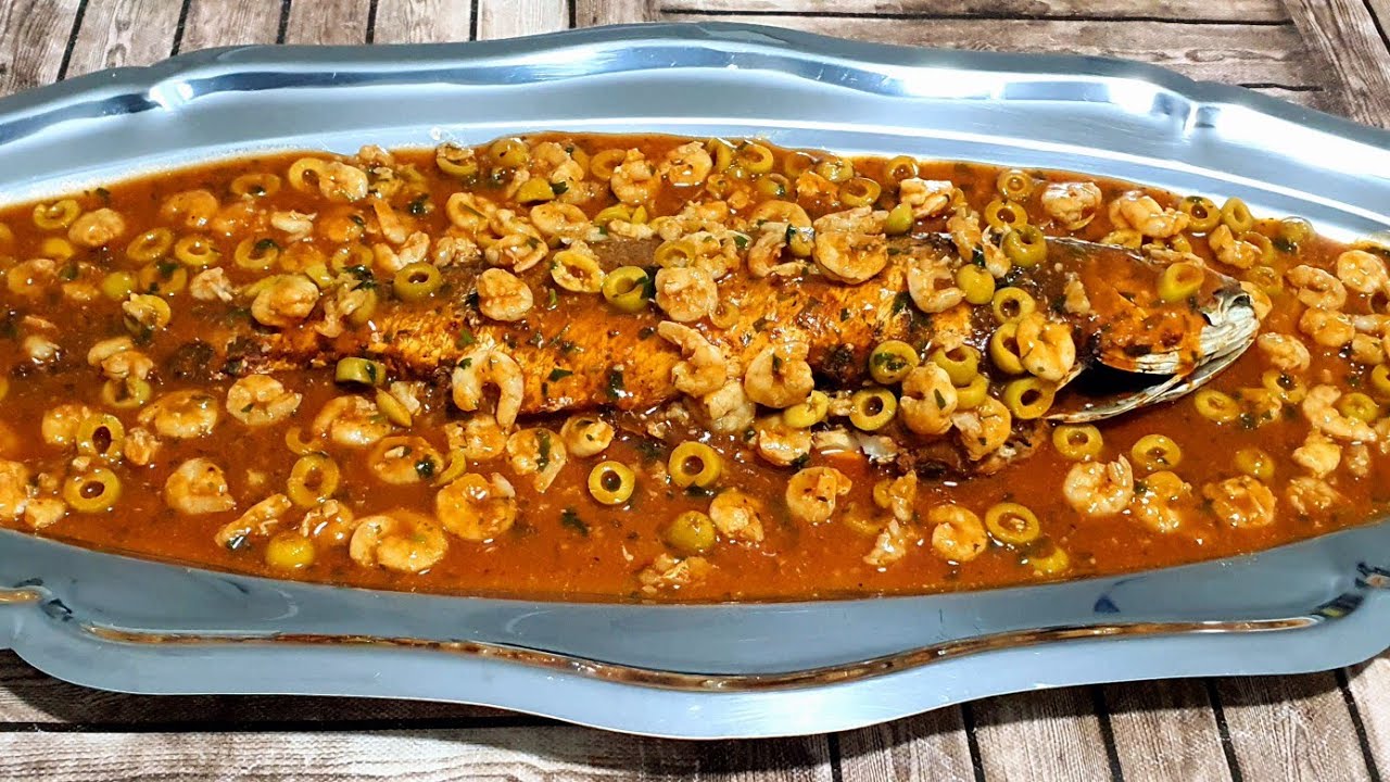 سمك في الفرن بتتبيلة رائعة💥 مع صلصة القمرون اللذيذة روووووعة😋