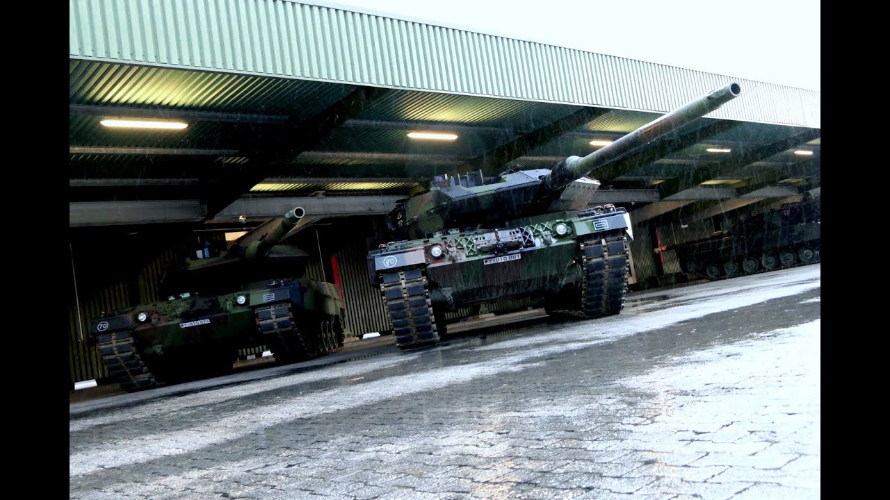 Pistorius in Augustdorf: Leopard 2A6 bei PzBrig 21