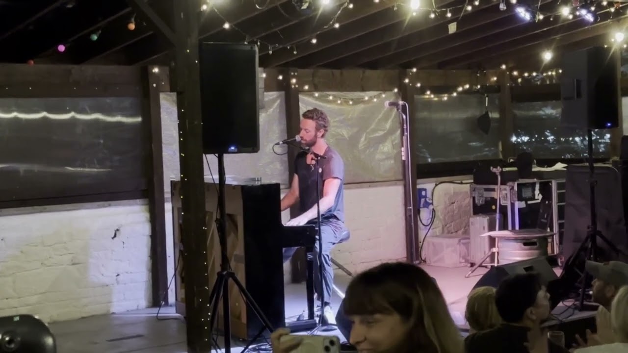 Chris Martin at the Puzzle Hall Inn in Sowerby Bridge August 2025 grass roots music venue #YELLOW