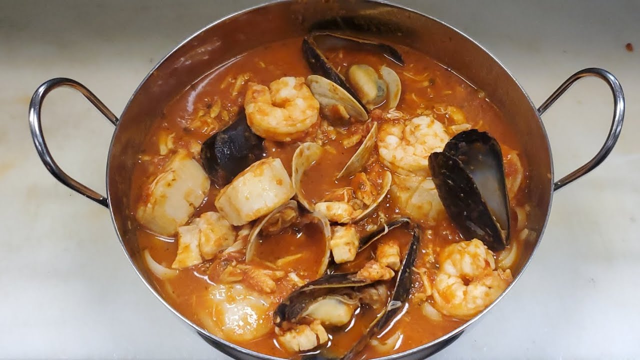 Tradicional cazuela de Mariscos en simples pasos