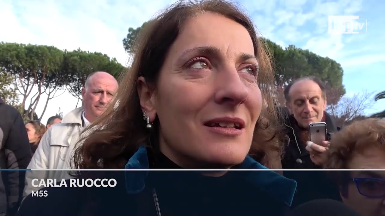 Funerali di Ferdinando Imposimato, palloncini rossi e deputati a 5 stelle: 