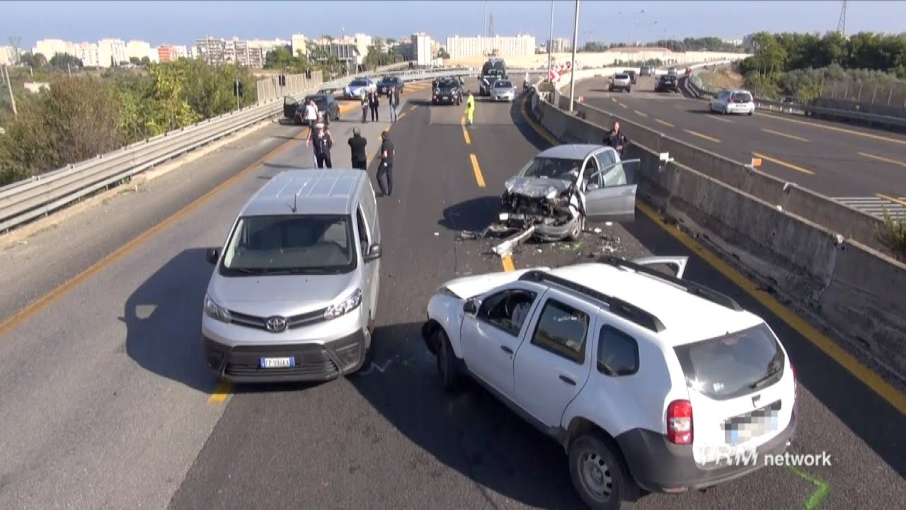 Bari: auto contromano in tangenziale, un morto e due feriti in incidente frontale