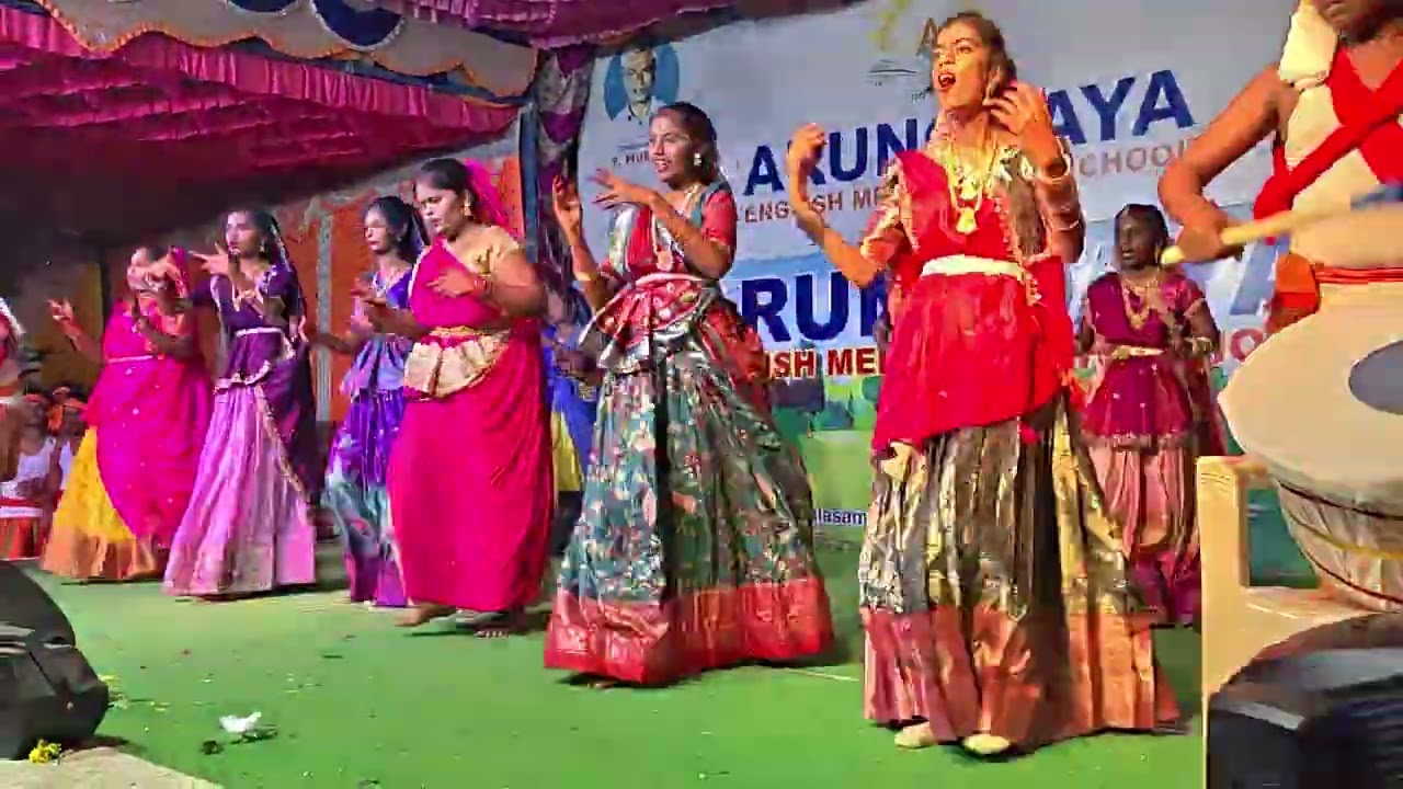 10th girls dance performance 