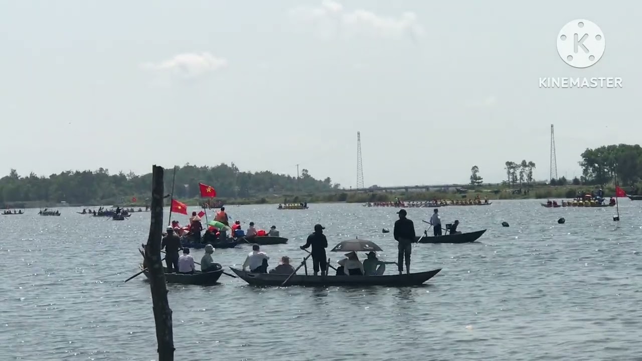 GIẢI CHÍNH ĐUA THUYỀN Ở TỈNH THUỶ ( Pha Lội Ngược Dòng của Đội  Tộc Trần Ngọc An )