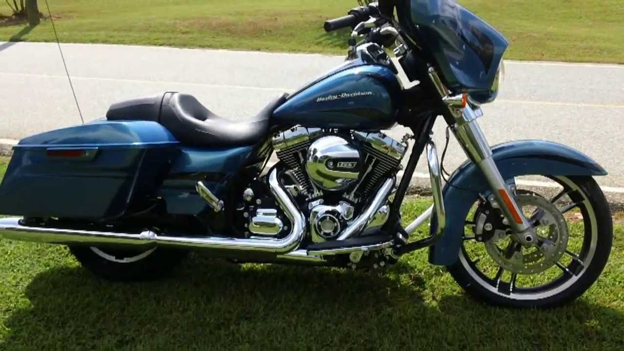 2014 Street Glide Harley-Davidson FLHX Daytona Blue Pearl