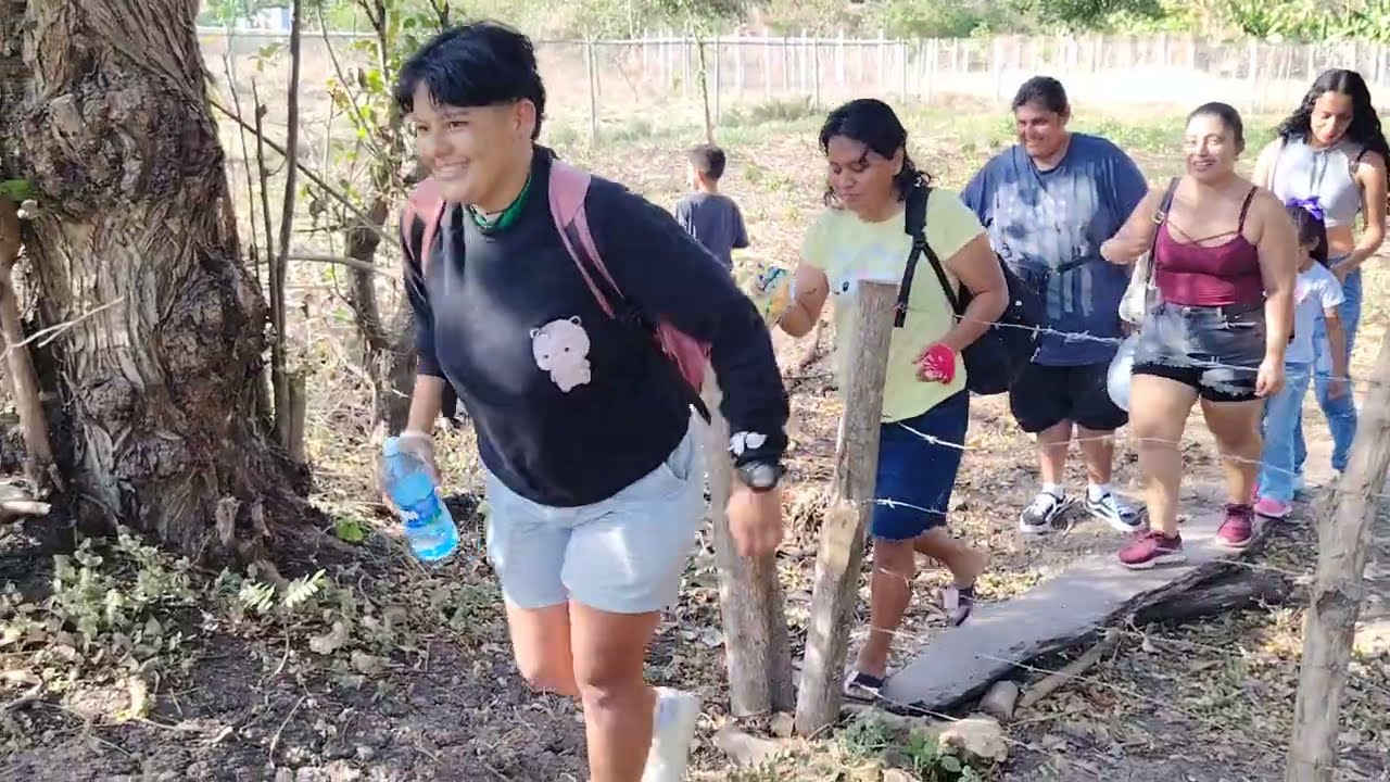 Buscando la cancha del Izcanal, el sunzal cruzando ríos y montañas 