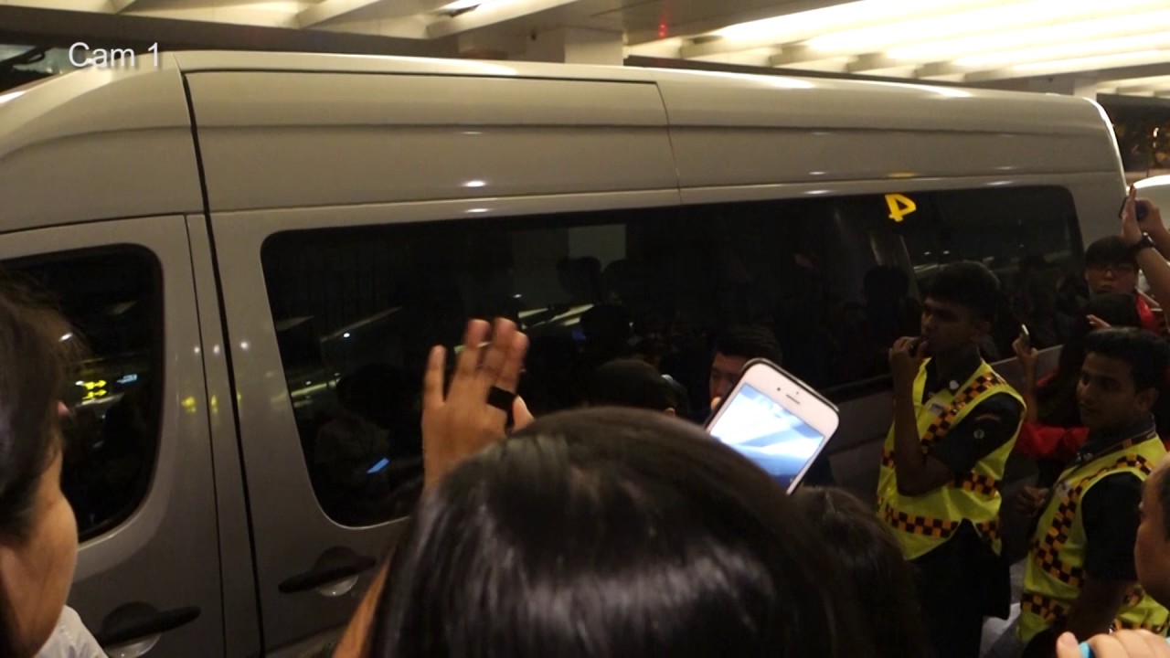 Gfriend crazy arrival at Singapore Changi Airport! | Gfriend L.O.L Showcase Singapore 2016