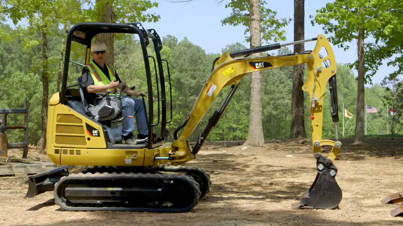 Cat® Mini Excavator Operating Tips: Blade Positioning