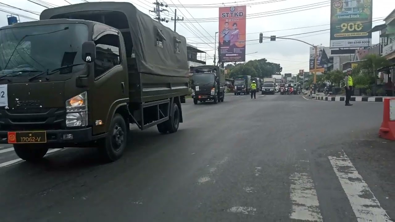 Pengawalan oleh Patwal polres Kediri utk Rombongan Pasukan TNI - POLRI Maju lancar...