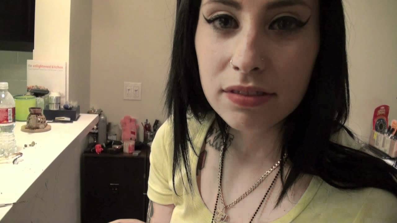 Kreayshawn & Milonakis - Horsing Around