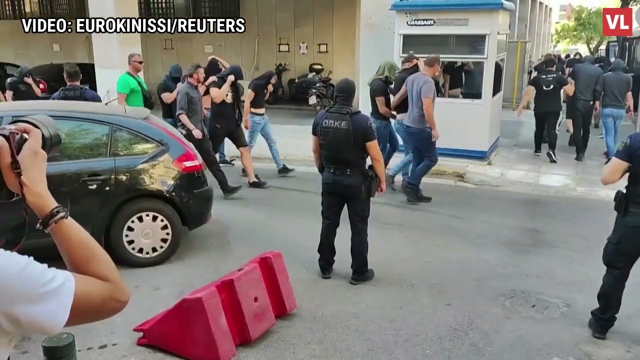 Privođenje navijača nakon nereda u Ateni, Grci ih vrijeđali: 'Ubojice! Fašisti!'