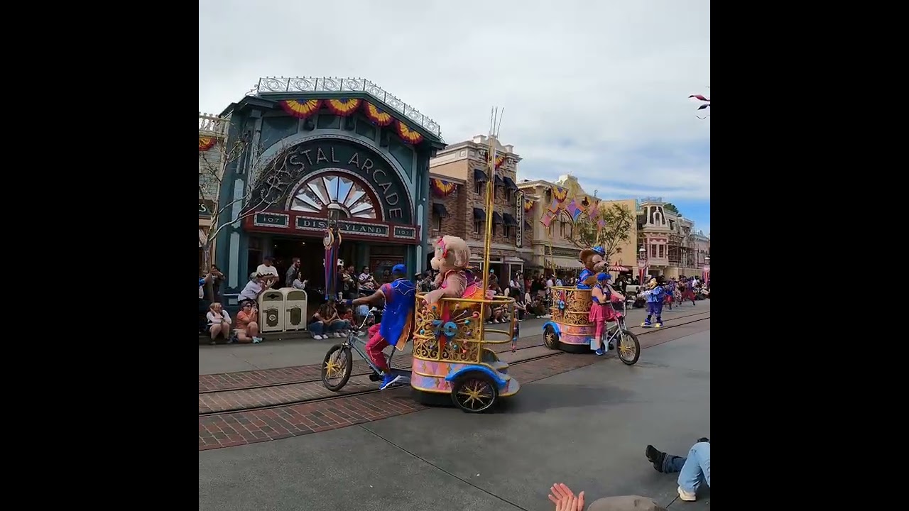 Pure Disney Magic ✨ A Parade Day at Disneyland